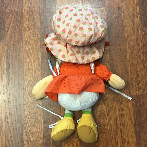 Strawberry Shortcake 2002 Plush Doll Preowned - Picture 3 of 5